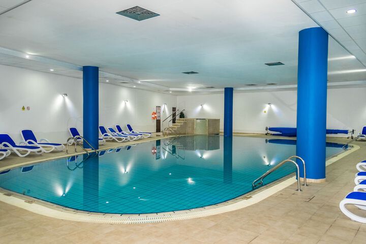 Pool Hotel