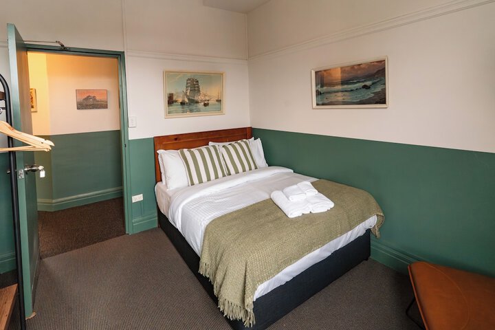 Room 2 of 30
