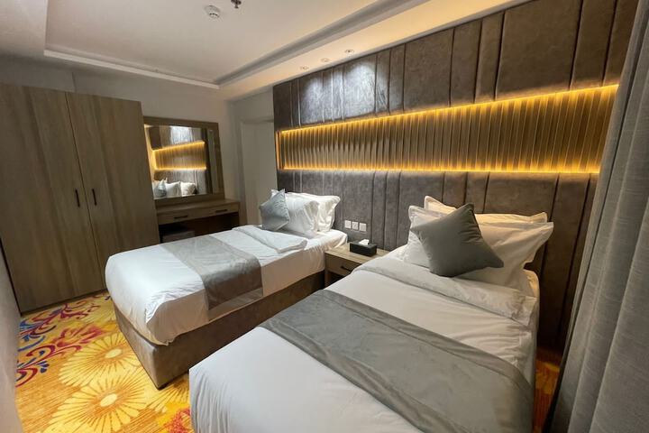 Room 27 of 68