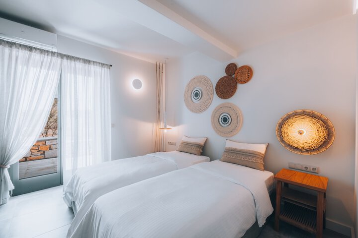 Room 90 of 157