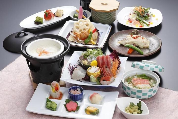 Dining 4 of 11