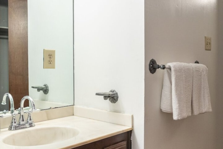 Room 32 of 48