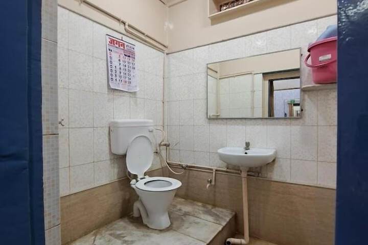 Room 10 of 12