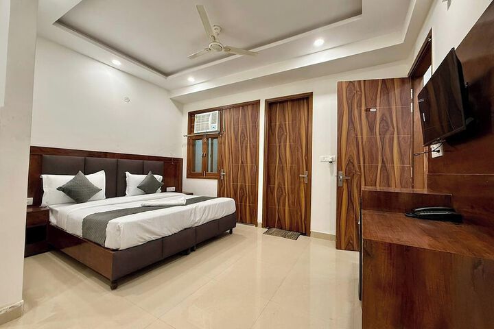 Room 6 of 26