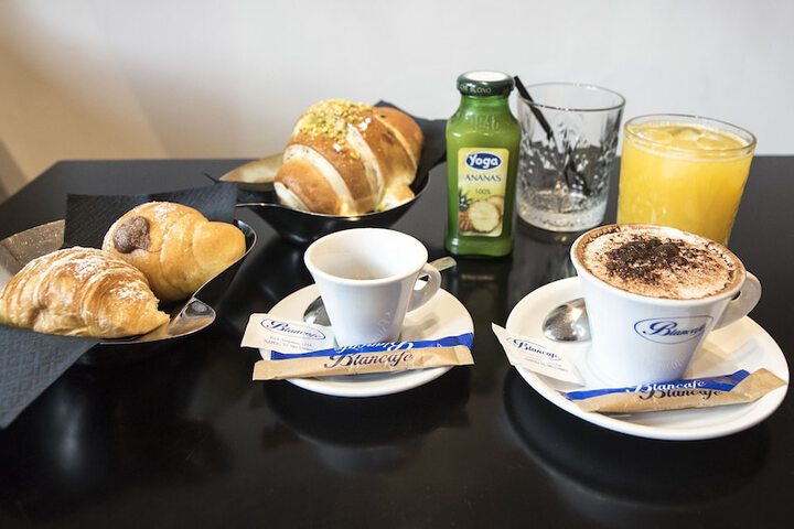 Breakfast/Coffee Service 29 of 43