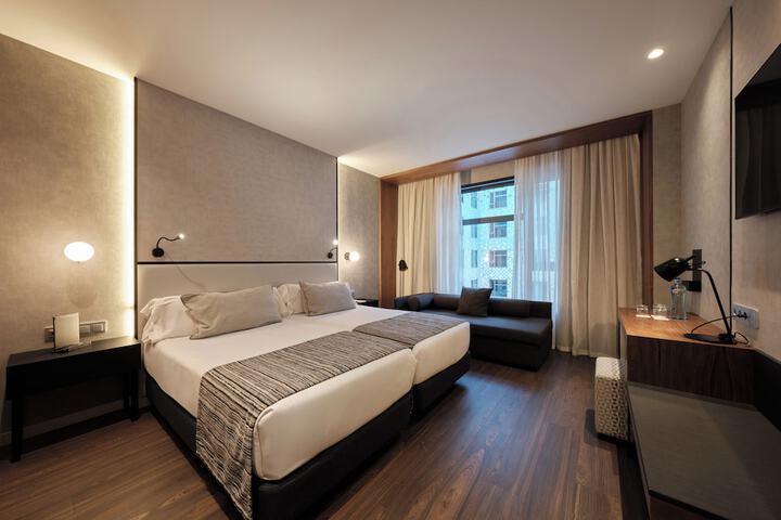 Room 26 of 104
