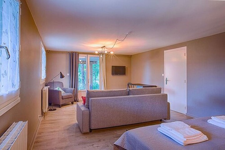 Room 12 of 21