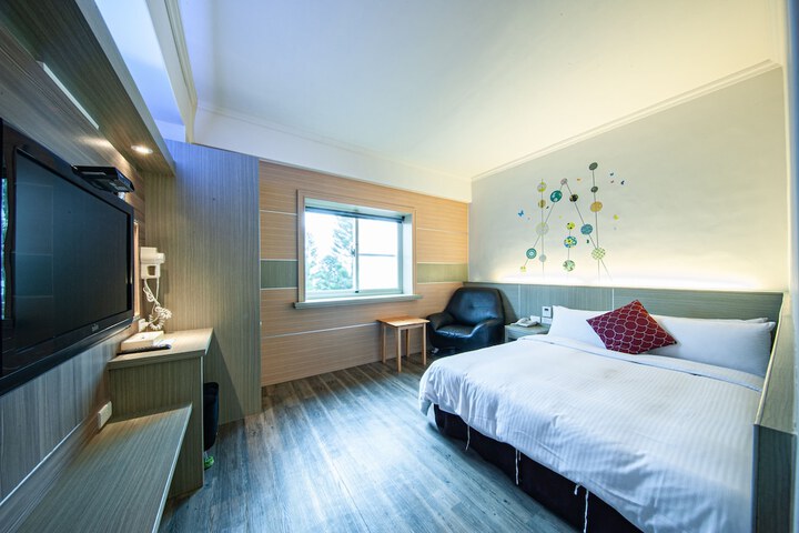 Room 10 of 32