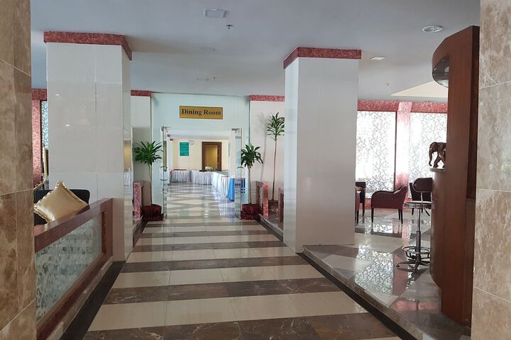 Ballroom/Hall 34 of 40
