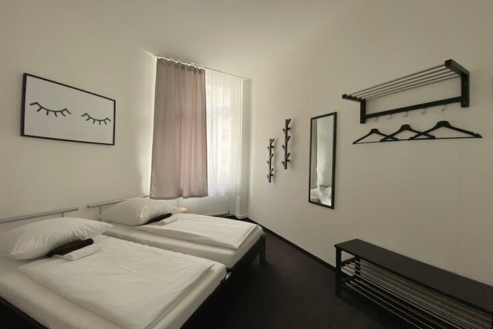 Room 11 of 37