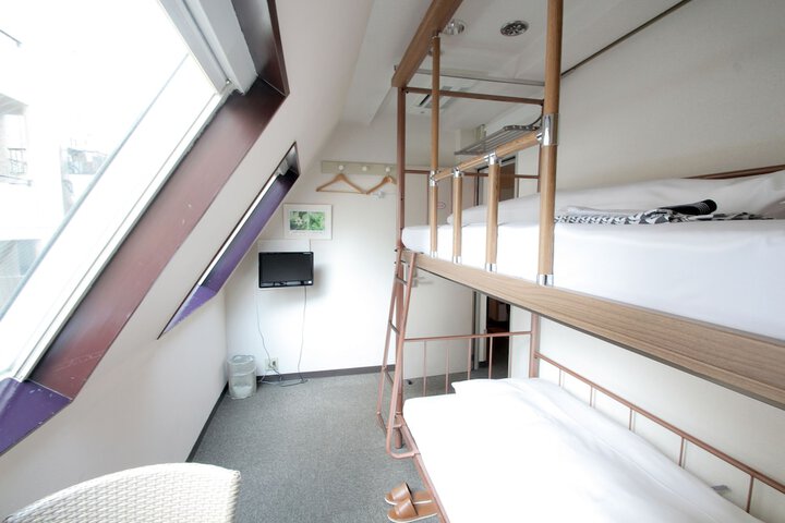 Room 14 of 94