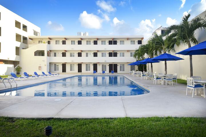 Pool Hotel