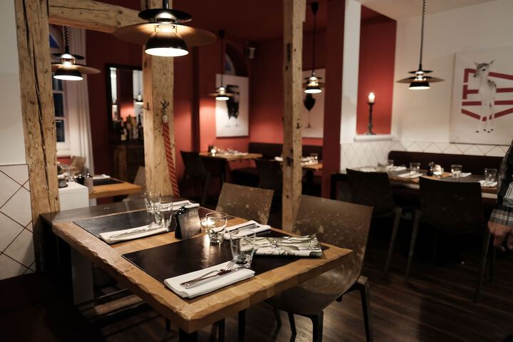 Dining 24 of 35