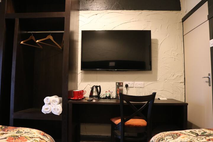 Room 21 of 43