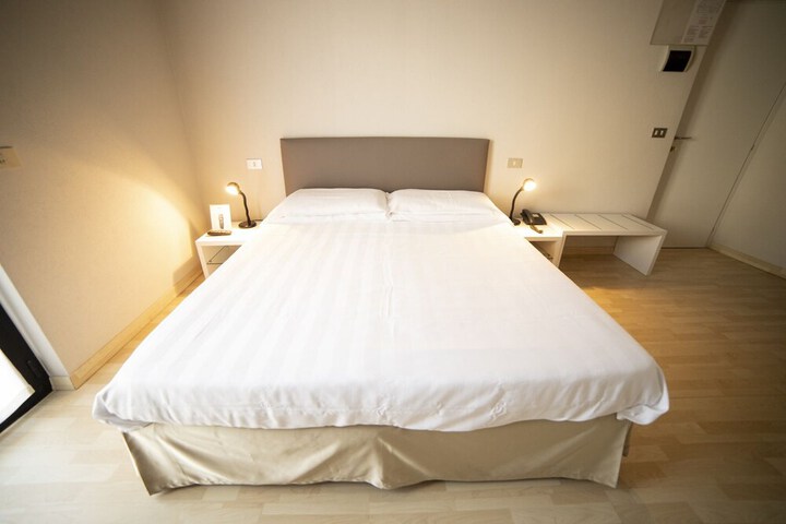 Room 17 of 42