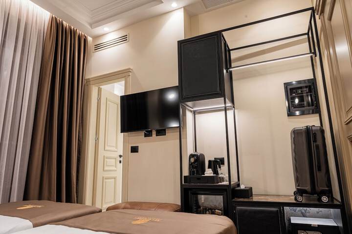 Room 16 of 82