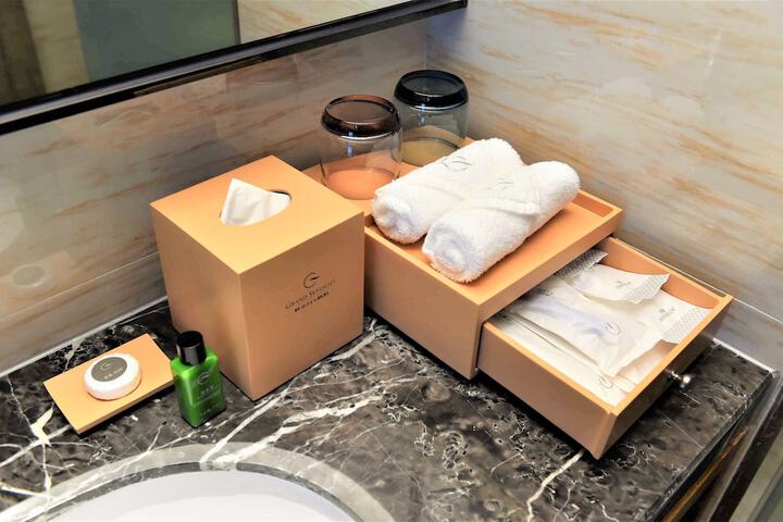 Room 5 of 44