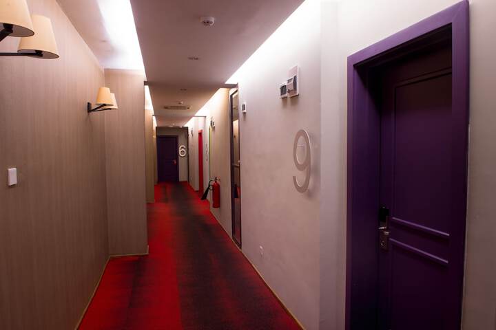 Ballroom/Hall 31 of 33