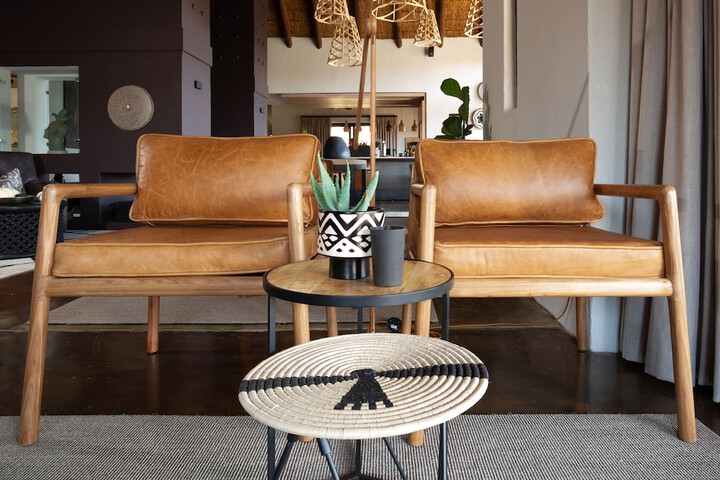 Lounge 176 of 196