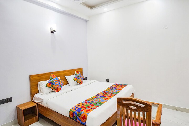 Room 9 of 28