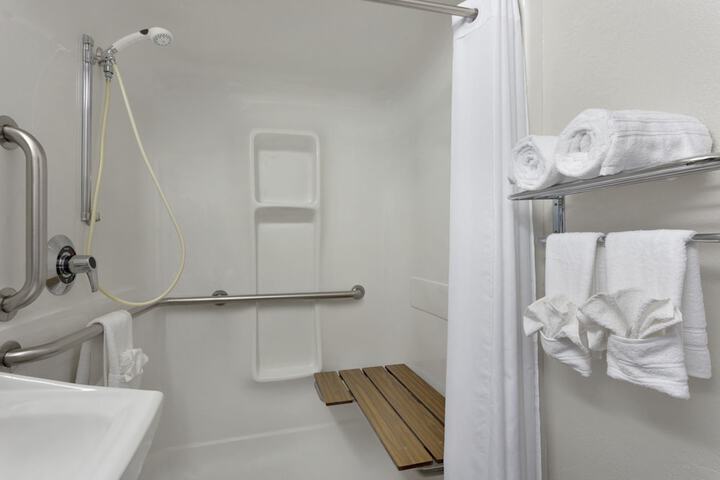 Room 10 of 16