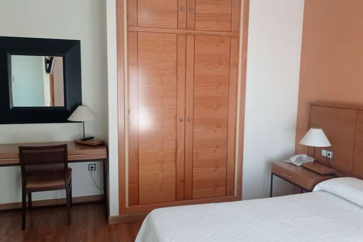 Room 6 of 36