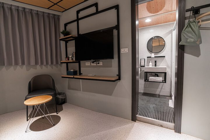 Room 19 of 42