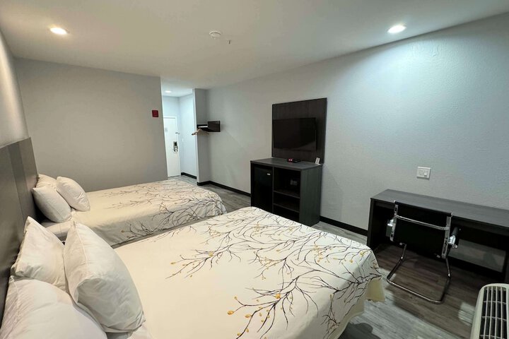 2 Double Beds (8 of 13)