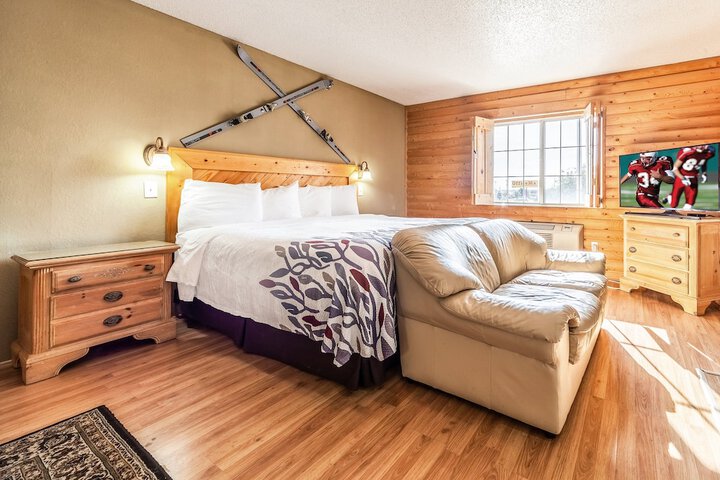 Superior King Bed with Sofa (1 of 25)