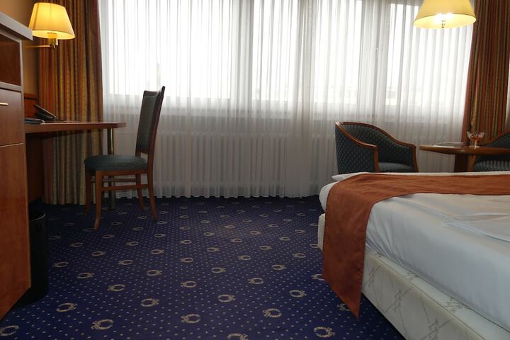 Room 48 of 72
