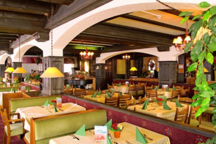 Dining 16 of 19