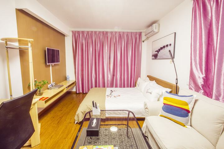 Room 28 of 172