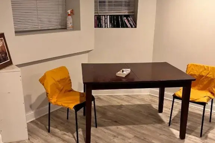 Room 9 of 12
