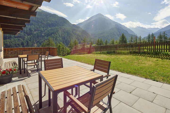 Sundeck 20 of 27