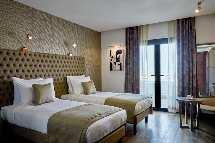 Room 8 of 25