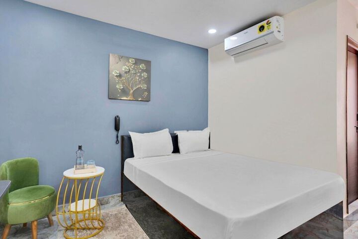 Room 8 of 17