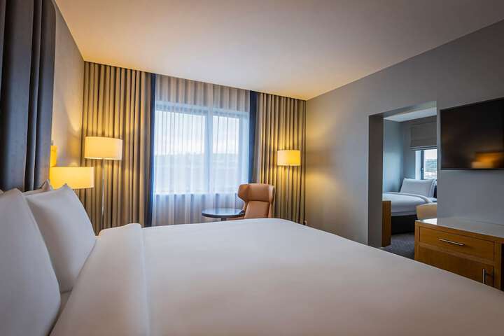 Room 16 of 100