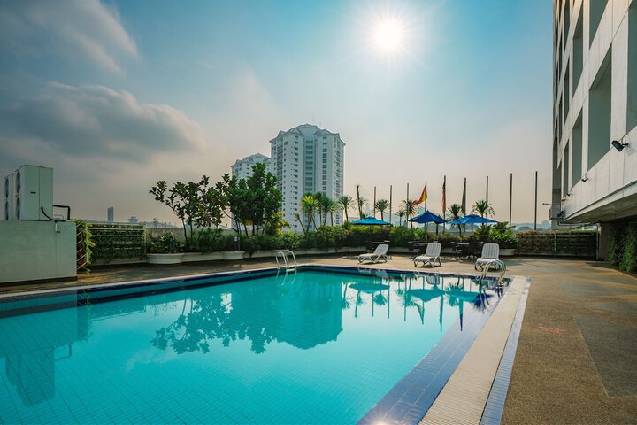 Pools & Facilities