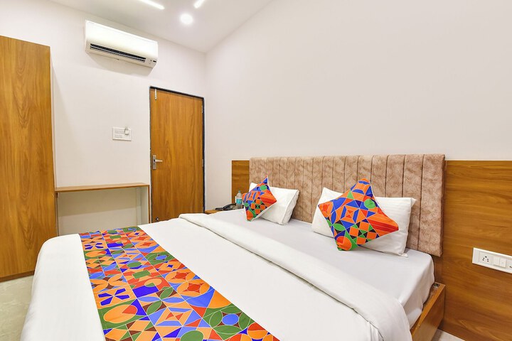 Room 15 of 33