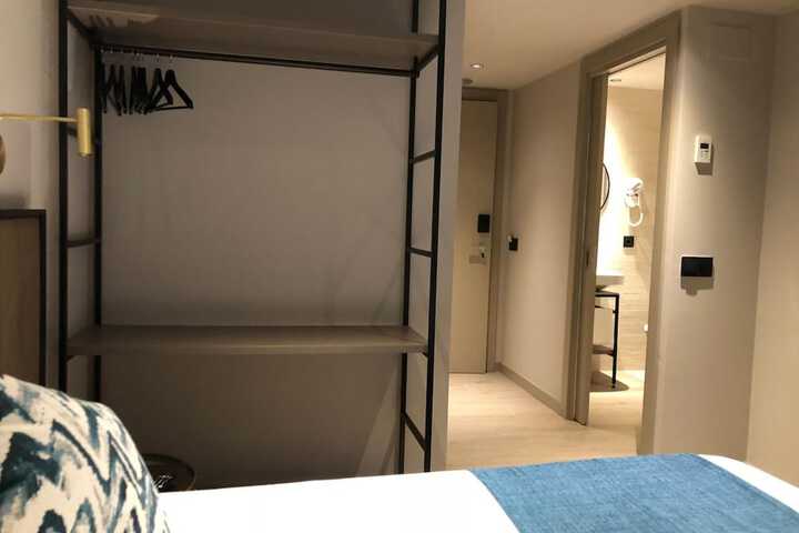 Room 11 of 49