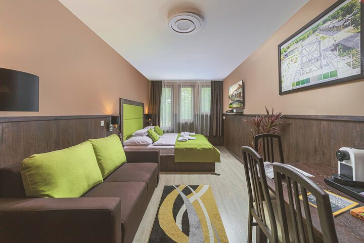 Room 8 of 17