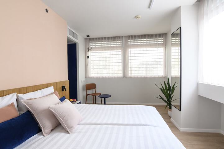Room 10 of 47