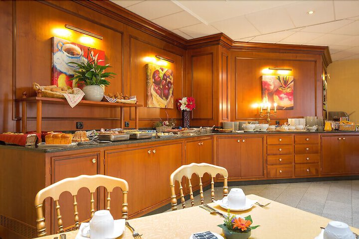 Dining 43 of 59