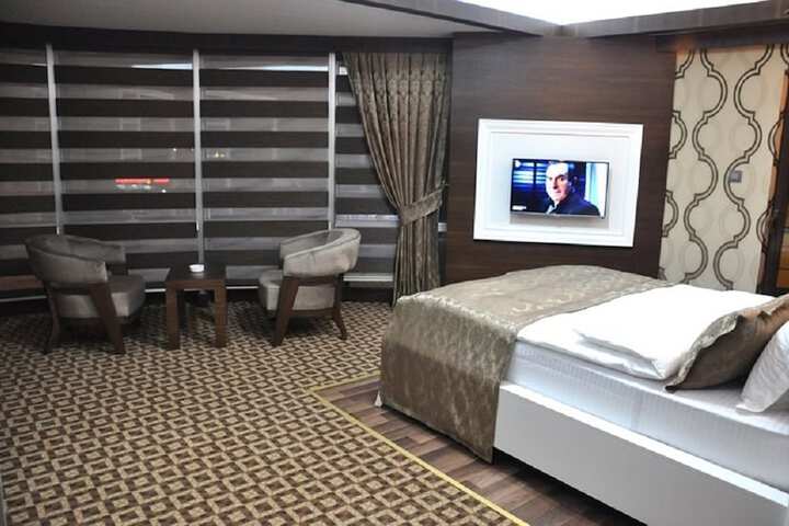 Room 7 of 13