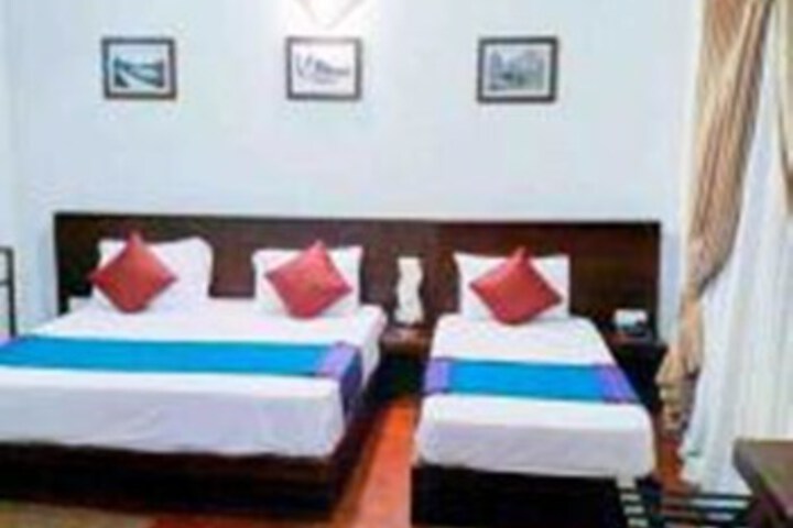 Room 4 of 9