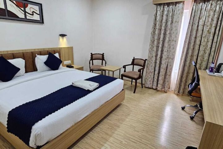 Room 9 of 25