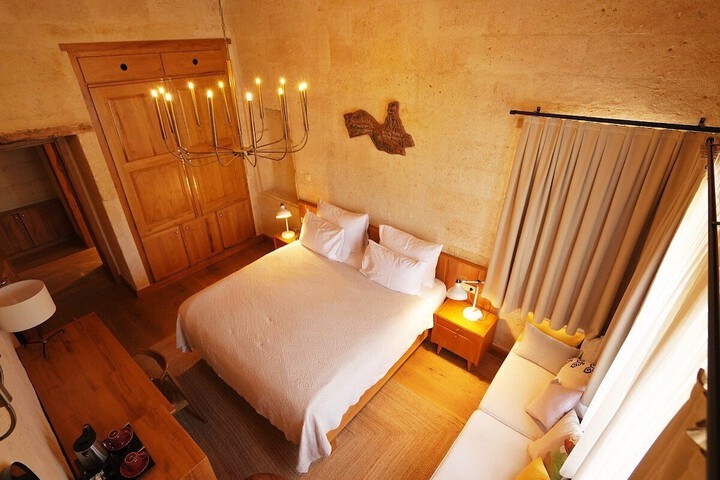 Room 37 of 153