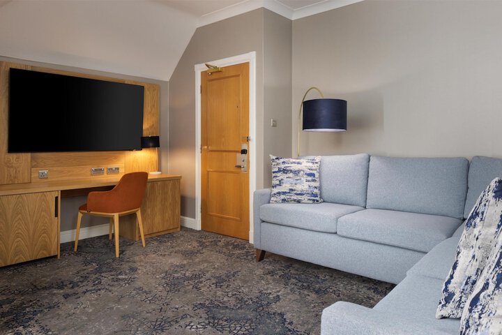 Room 28 of 103