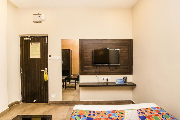 Room 11 of 25