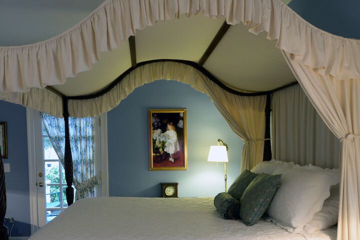 Room 6 of 50